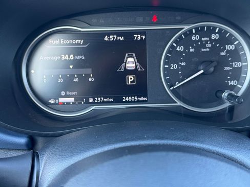 Used 2025 Nissan Versa SV image 38