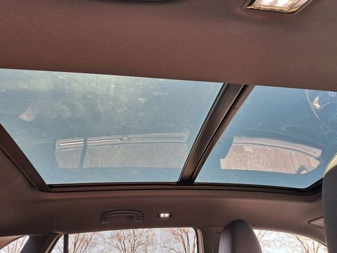 Used 2025 Volkswagen Atlas Cross Sport SE image 24