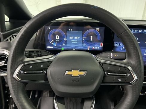 New 2026 Chevrolet Equinox EV LT image 11