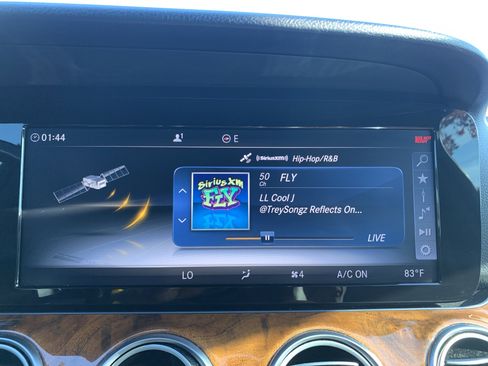 Used 2017 Mercedes-Benz E 300 4MATIC image 23