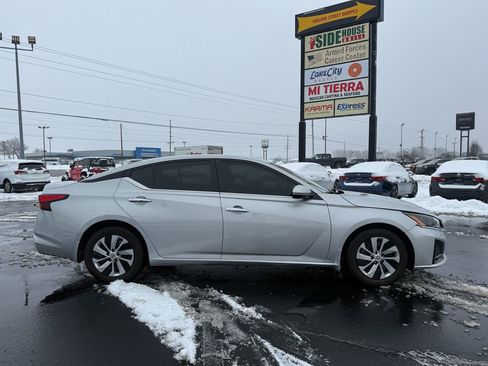 Used 2023 Nissan Altima 2.5 S image 6