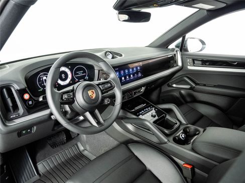 Certified 2026 Porsche Cayenne Coupe AWD/4WD image 4