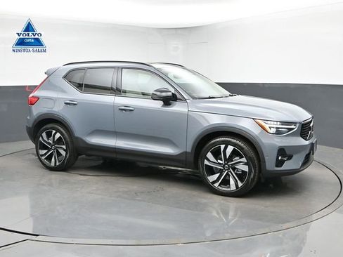 Used 2023 Volvo XC40 B5 Ultimate w/ Climate Package AWD/4WD image 1