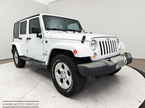 Used 2015 Jeep Wrangler Unlimited Sahara w/ Connectivity Group AWD/4WD image 1