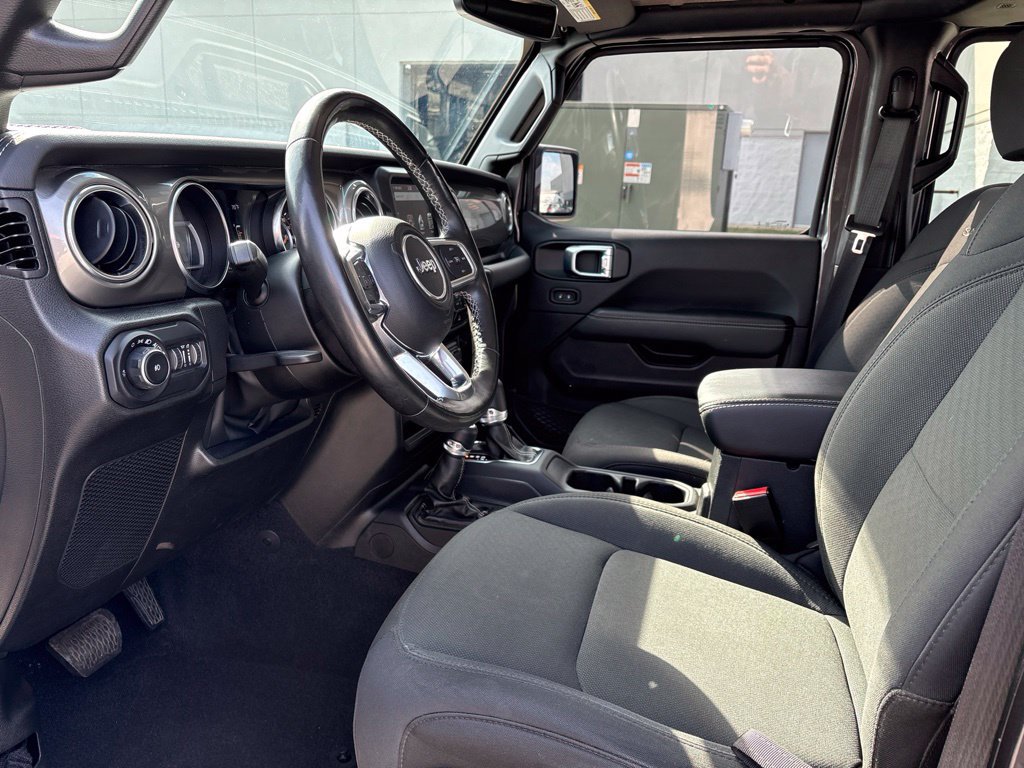 Used 2022 Jeep Wrangler Unlimited Sahara w/ Dual Top Group AWD/4WD image 9