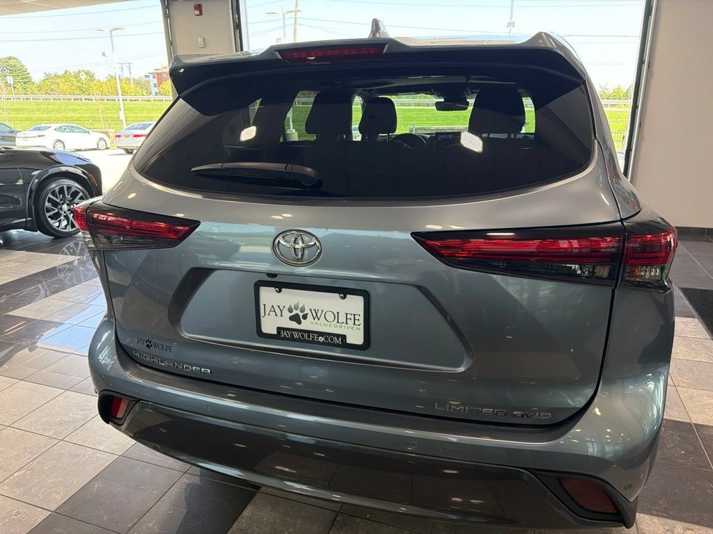 Used 2021 Toyota Highlander Limited AWD/4WD image 7