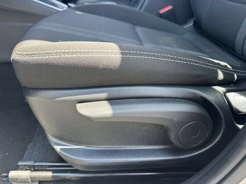 Used 2025 Hyundai Venue SEL FWD image 15