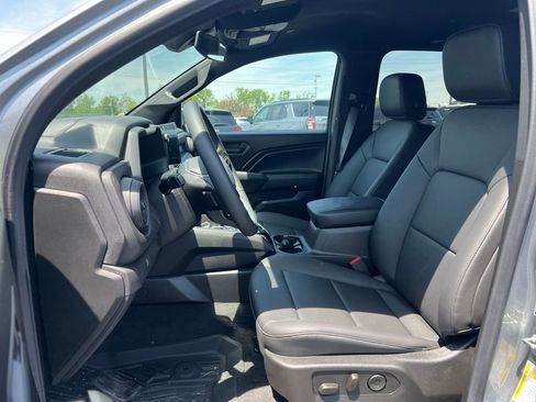 Used 2025 Chevrolet Colorado Trail Boss AWD/4WD image 8