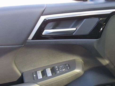 New 2026 Mitsubishi Outlander SE FWD image 11