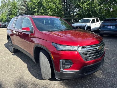 Used 2023 Chevrolet Traverse LT FWD image 2