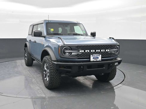 New 2025 Ford Bronco Badlands image 2