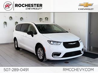 Used 2024 Chrysler Pacifica Touring-L video 1