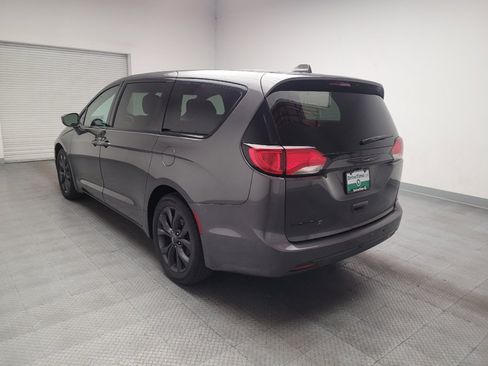 Used 2020 Chrysler Pacifica Touring w/ S Appearance Package FWD image 5
