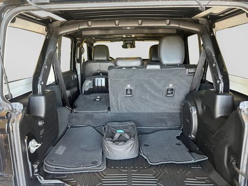 Used 2022 Jeep Wrangler Unlimited Sahara AWD/4WD image 33