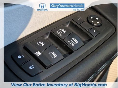 Used 2021 Chrysler Pacifica Touring-L image 23