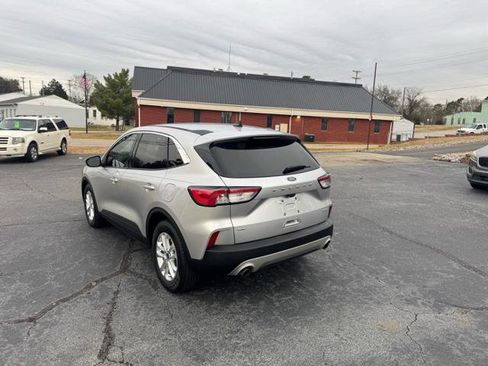 Used 2020 Ford Escape SE image 5