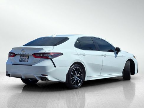 Used 2024 Toyota Camry SE FWD image 5