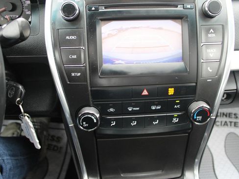 Used 2017 Toyota Camry SE w/ Moonroof Package image 15