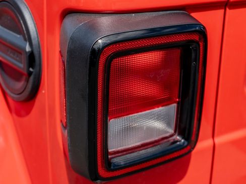 Used 2021 Jeep Wrangler Unlimited Sahara w/ Uconnect 4C Nav & Sound Group image 9