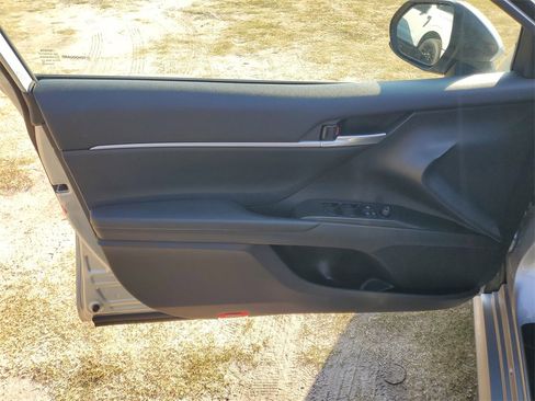 Used 2023 Toyota Camry LE image 10