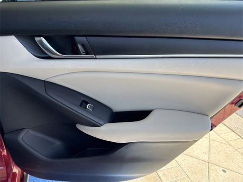 Used 2020 Honda Accord EX image 31
