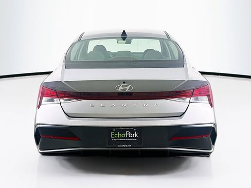 Used 2025 Hyundai Elantra SEL FWD image 7
