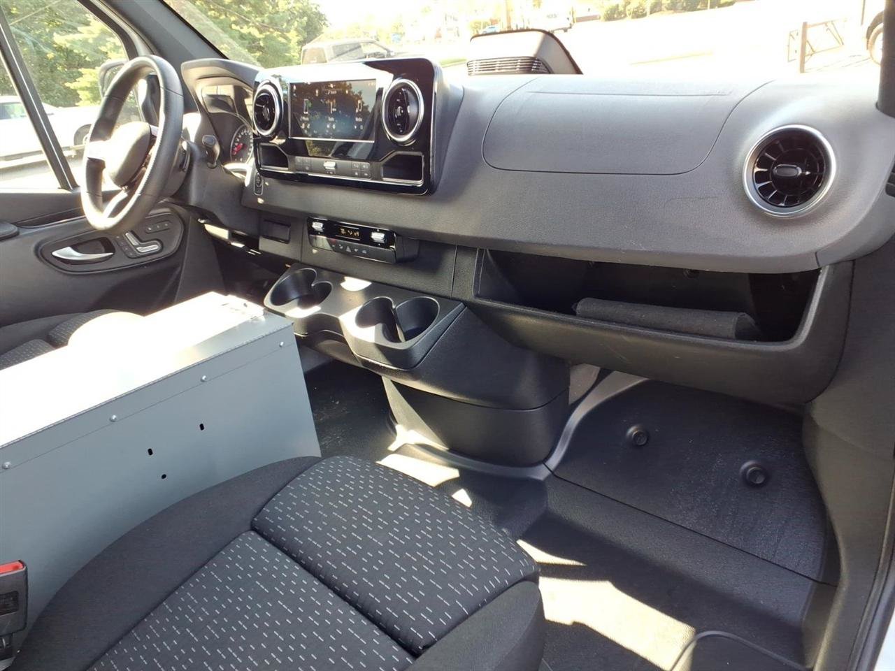 Used 2025 Mercedes-Benz Sprinter 2500 image 12