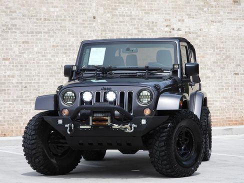 Used 2016 Jeep Wrangler Sahara w/ Connectivity Group AWD/4WD image 2