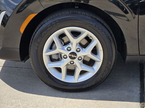 Certified 2025 Kia Soul LX FWD image 17