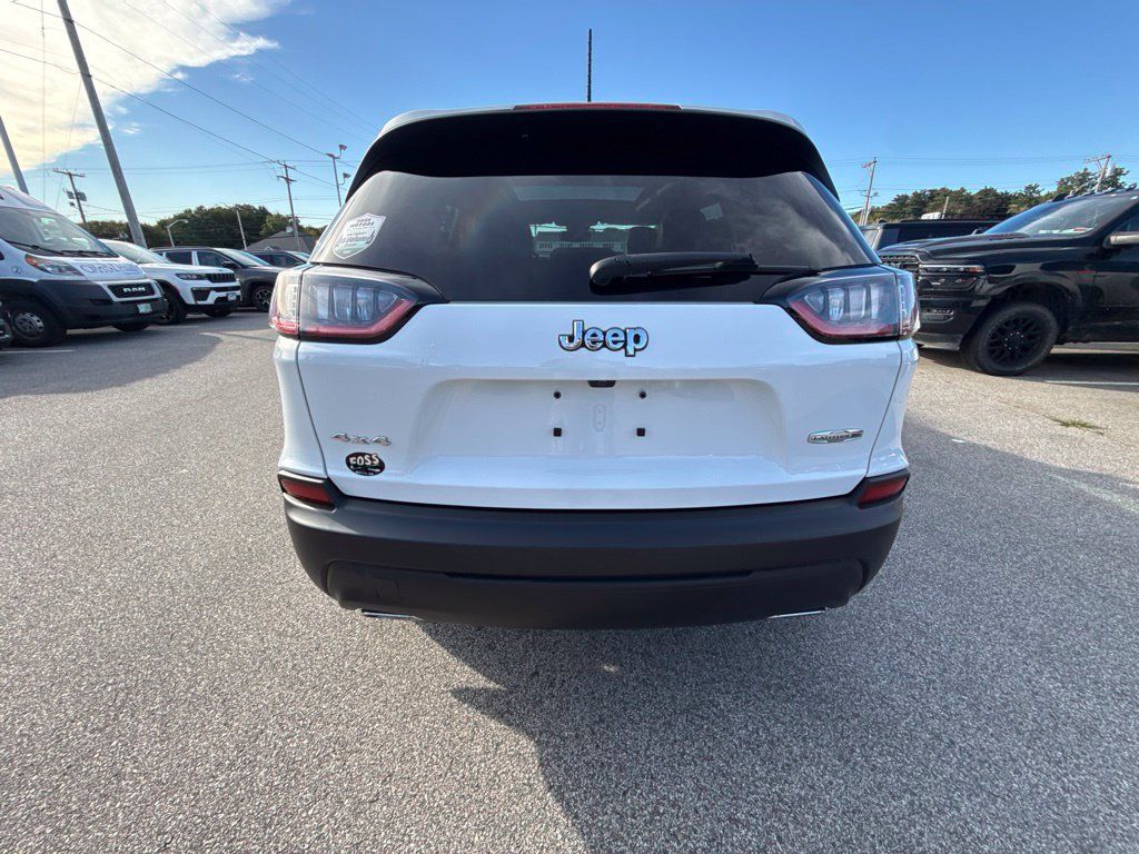 Certified 2022 Jeep Cherokee Latitude Lux w/ Sun & Sound Group AWD/4WD image 4