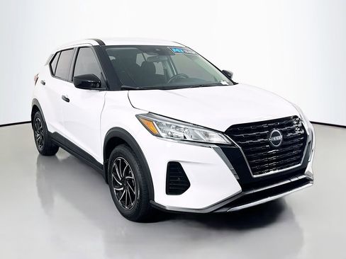 Used 2024 Nissan Kicks S FWD image 3