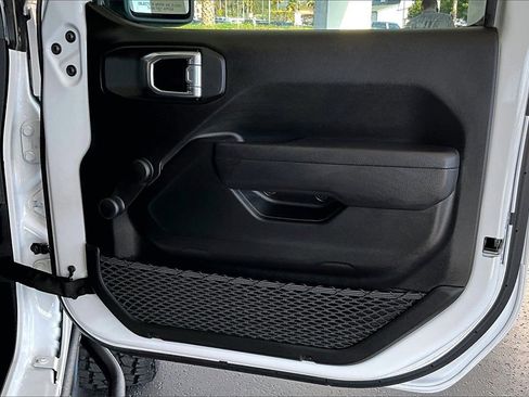 Used 2022 Jeep Wrangler Sport image 28