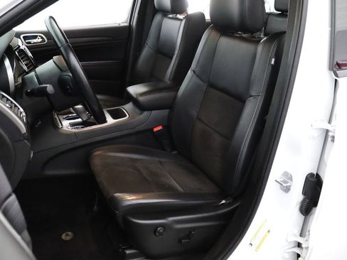 Used 2021 Jeep Grand Cherokee Laredo X AWD/4WD image 2