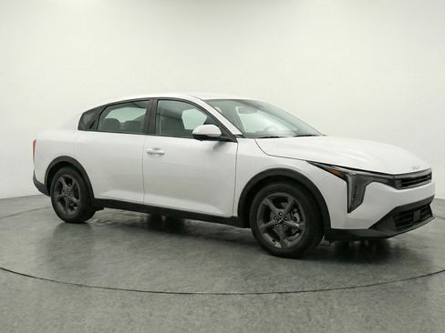 Used 2025 Kia K4 image 1