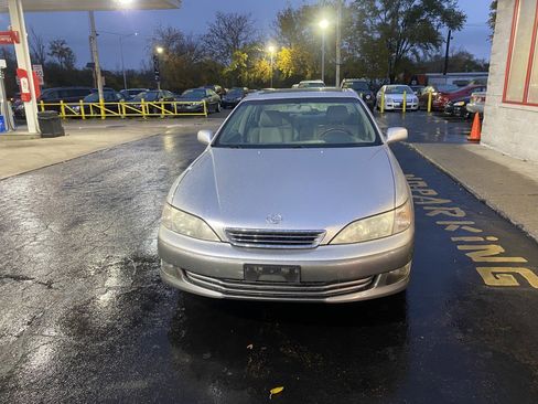 Used 2001 Lexus ES 330 image 2