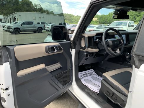 Used 2023 Ford Bronco Wildtrak AWD/4WD image 10