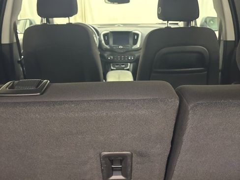 Used 2024 GMC Terrain SLE image 26