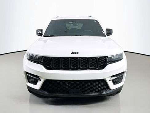 Used 2023 Jeep Grand Cherokee Altitude AWD/4WD image 2