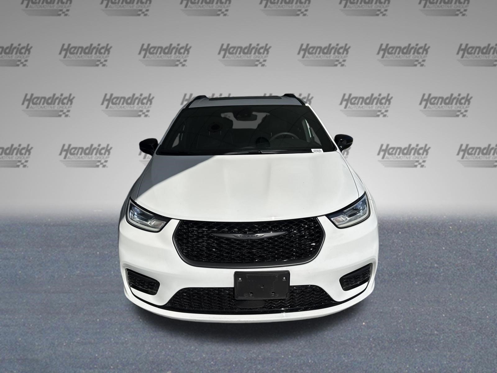 Used 2025 Chrysler Pacifica Limited FWD image 4