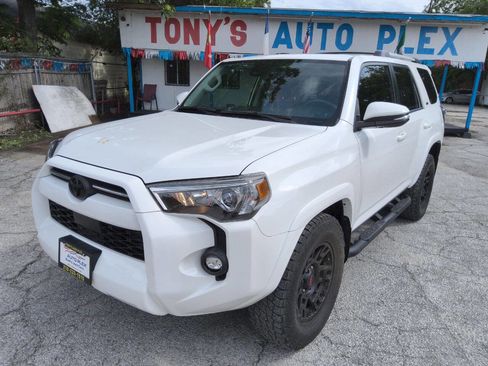 Used 2022 Toyota 4Runner SR5 Premium w/ Moonroof Package RWD image 7