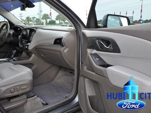 Used 2020 Chevrolet Traverse Premier image 17