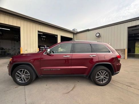 Used 2018 Jeep Grand Cherokee Limited AWD/4WD image 6