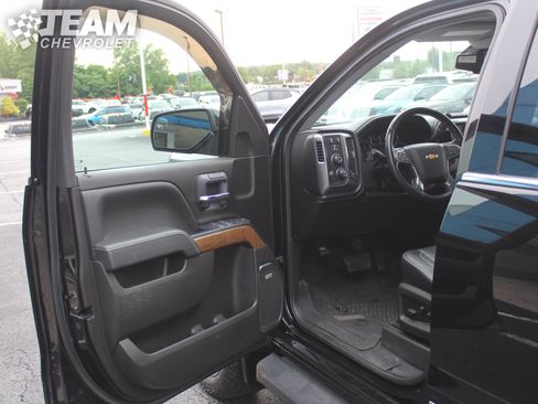 Used 2018 Chevrolet Silverado 1500 LTZ w/ Sport Package AWD/4WD image 10