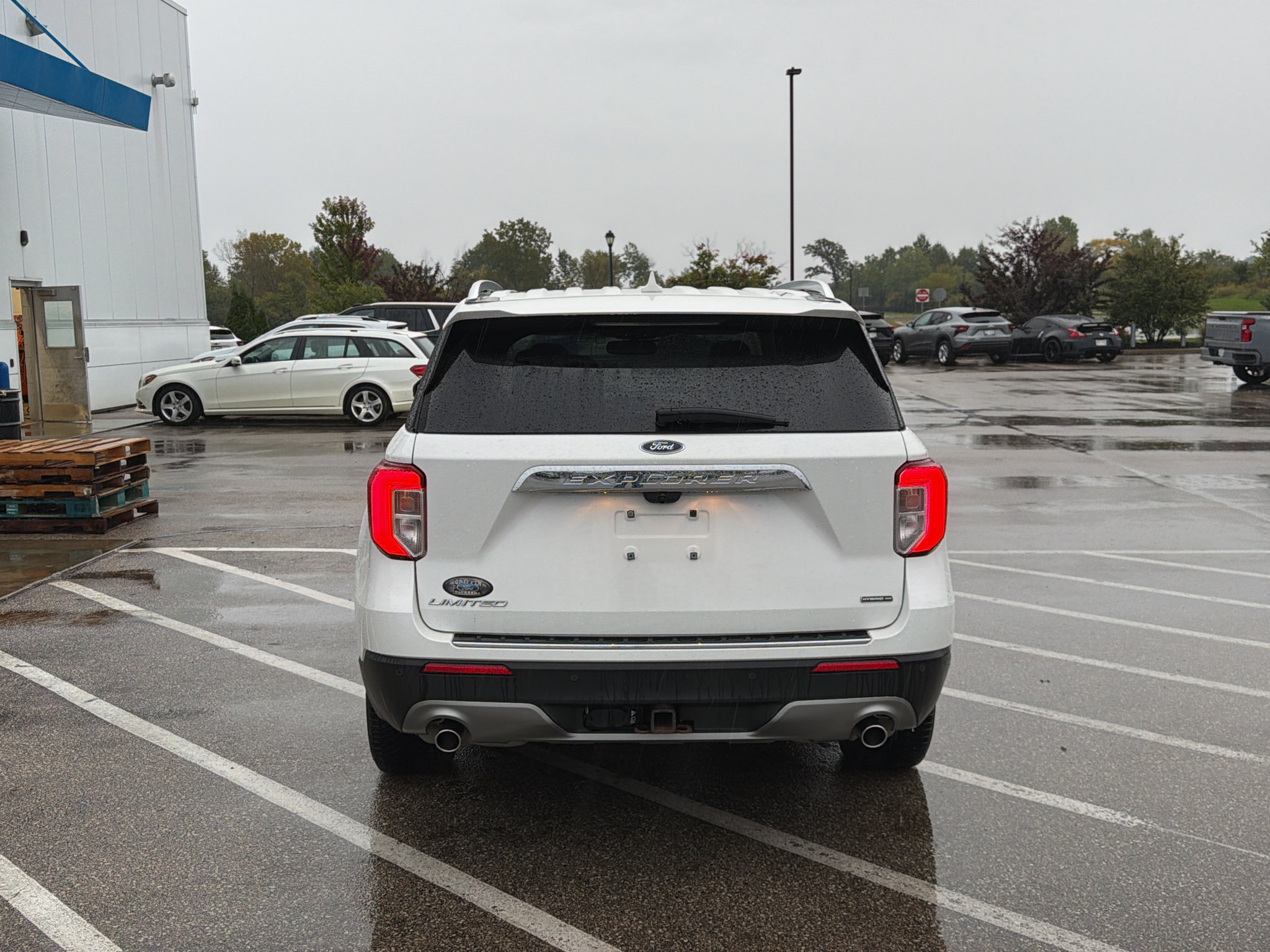 Used 2021 Ford Explorer Limited w/ Hybrid Equipment Group 310A AWD/4WD image 4