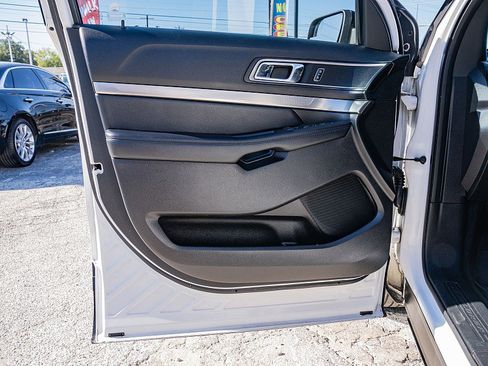 Used 2018 Ford Explorer XLT w/ Equipment Group 202A image 10