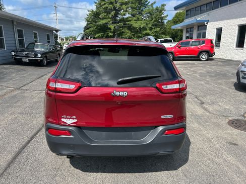 Used 2017 Jeep Cherokee Latitude w/ Cold Weather Group AWD/4WD image 6