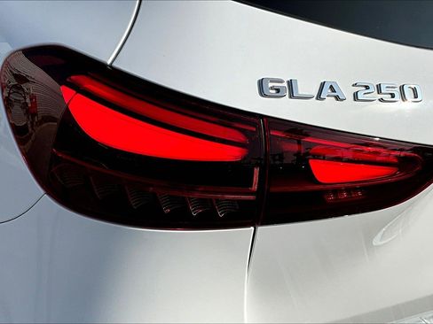 Used 2024 Mercedes-Benz GLA 250 4MATIC image 29