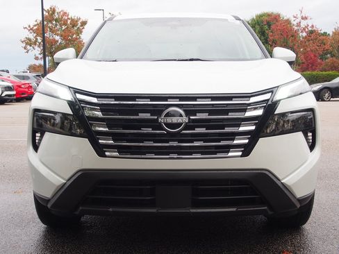 Used 2026 Nissan Rogue SV FWD image 2