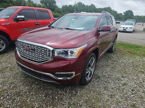 Used 2017 GMC Acadia Denali w/ Technology Package FWD image 3