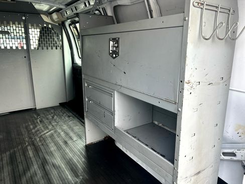 Used 2018 GMC Savana 2500 w/ Driver Convenience Package image 8